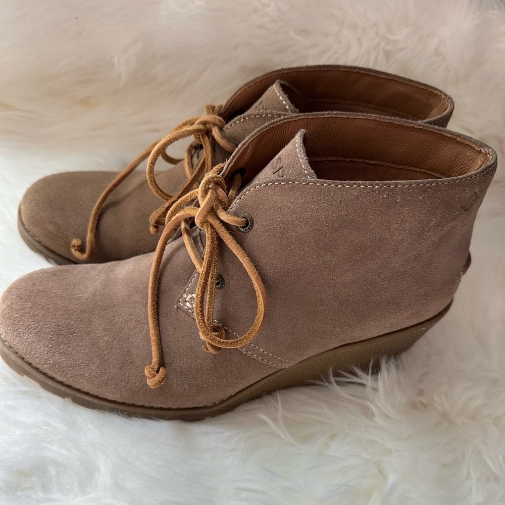 Sperry wedged boots  top-sider women’s 8